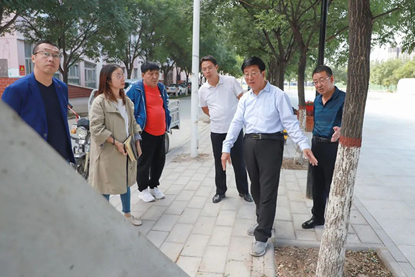 党委书记冯印涛督导检查校园环境及重点项目建设