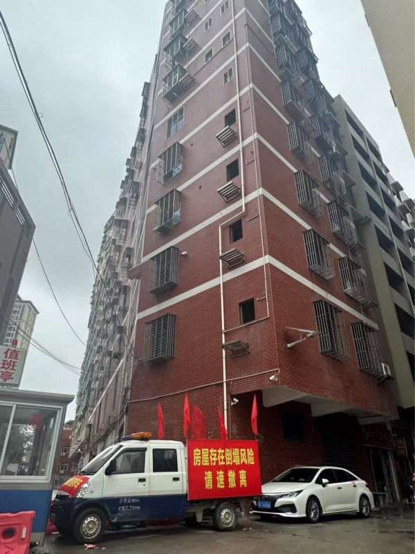 诚利和  影子调查丨危房之下，百余住户搬离梦嘉商贸楼